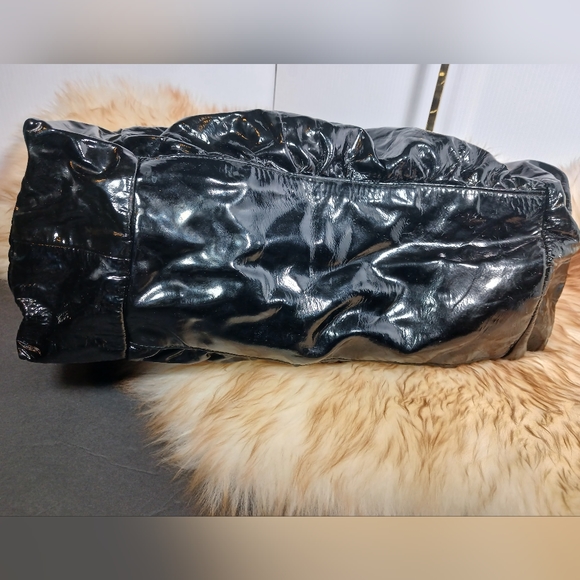 Gucci black patent leather Hysteria tote handbag. - Picture 6 of 10